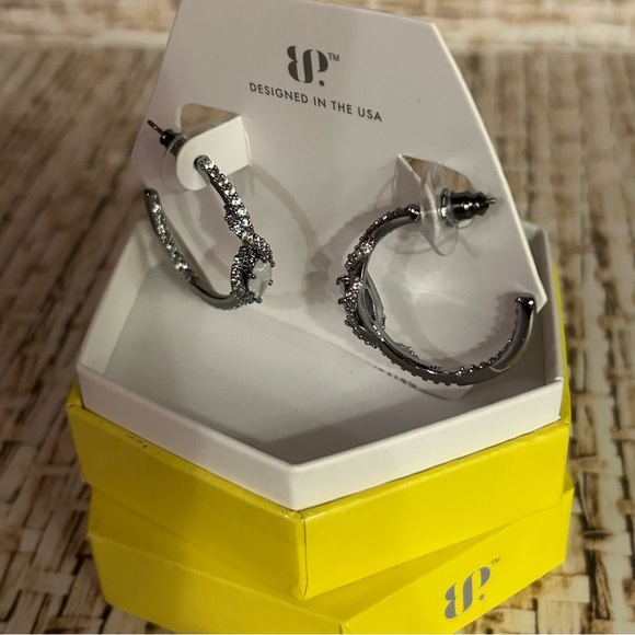 💎Swirling Details💎 RESERVED - Picture 4 of 7